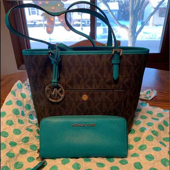 Michael Kors Handbags - HOST PICK MK handbag with wallet